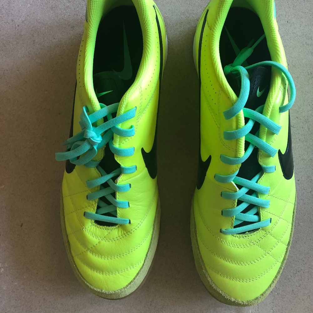 MEN'S NIKE TIEMPO INDOOR SOCCER SHOES SIZE 10